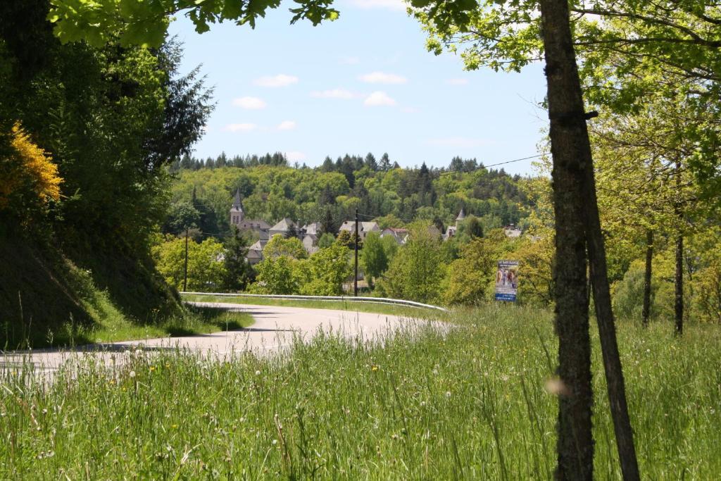 Auberge De Saint Julien Aux Bois Exterior foto